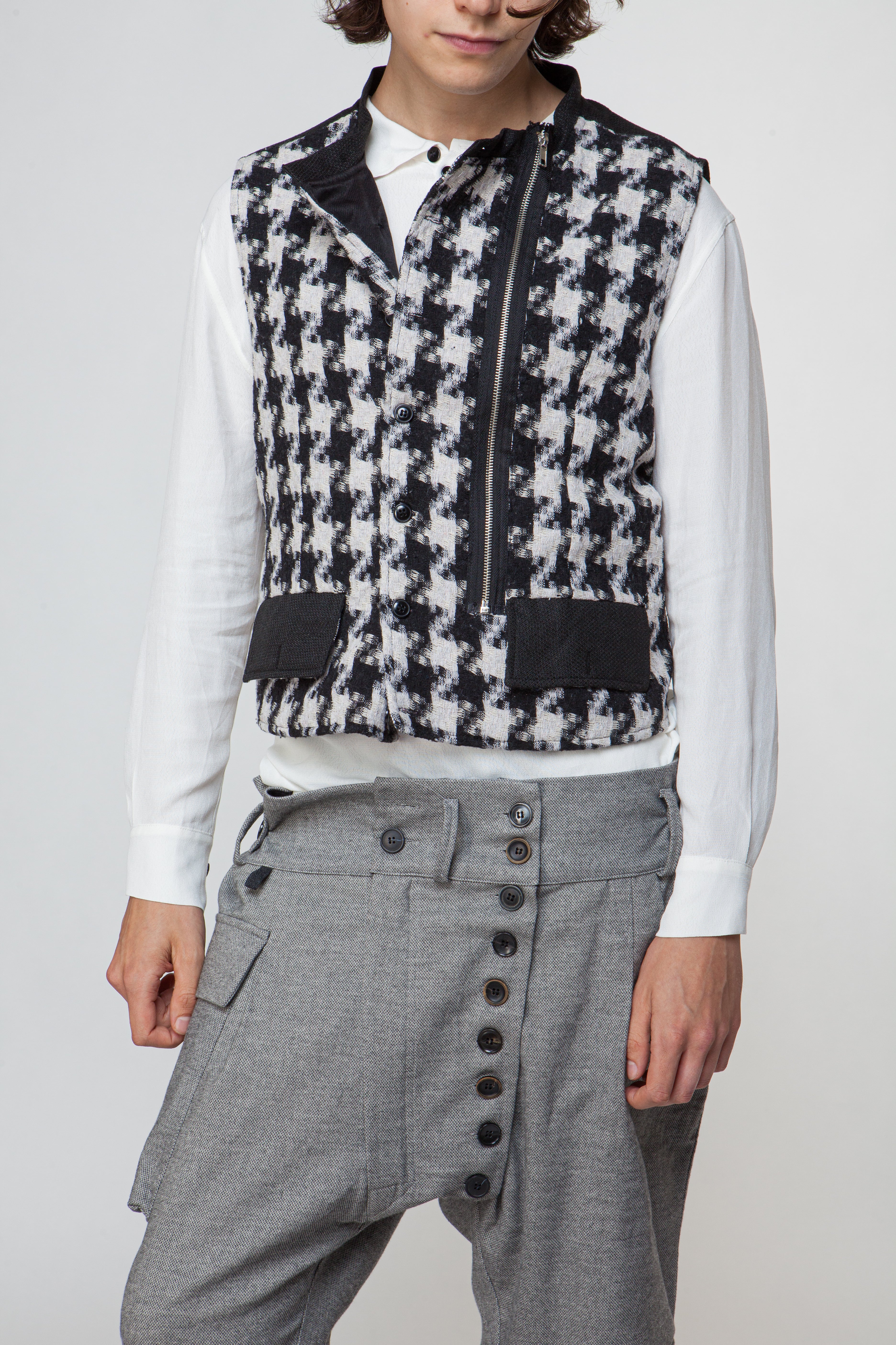 Arendal Vest Black and White